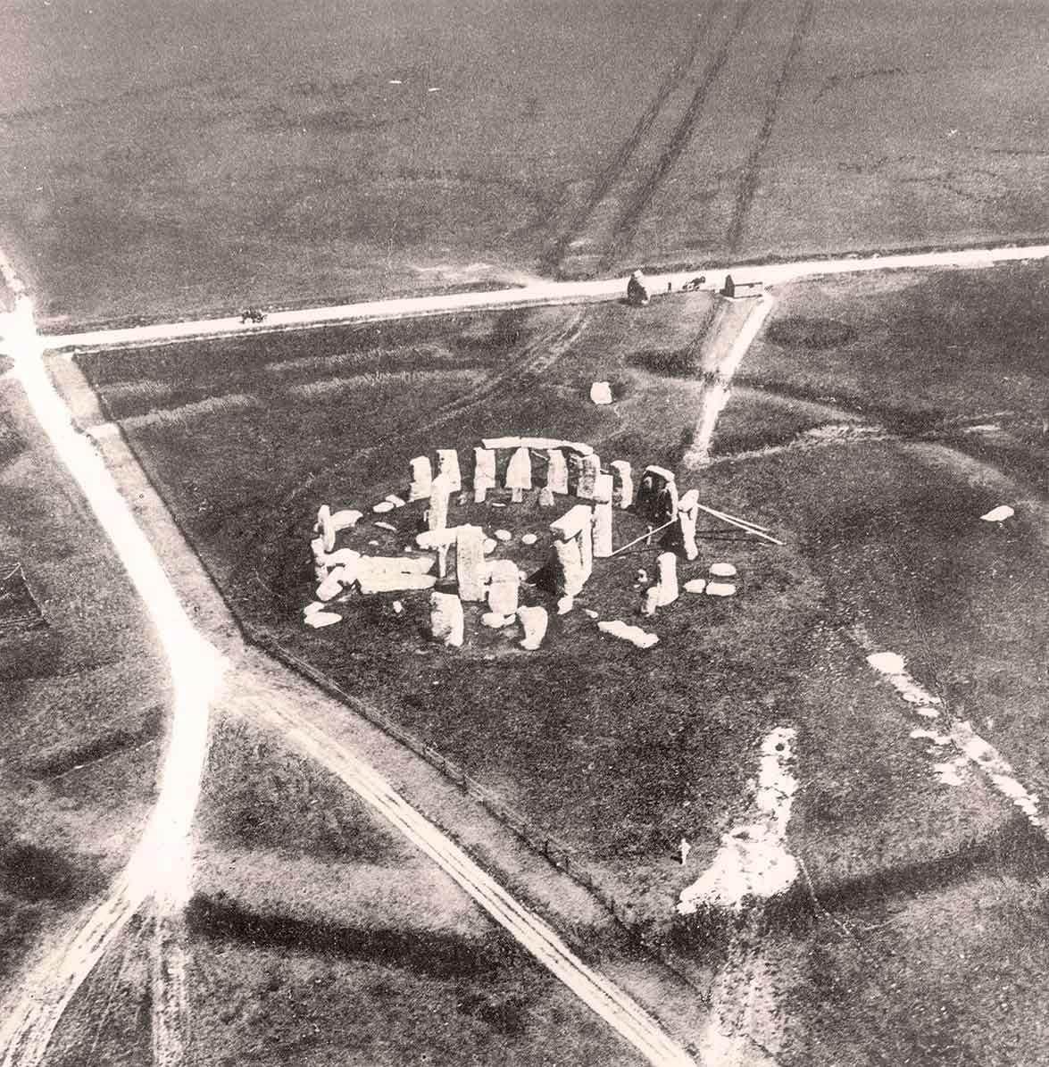 Image of stonehenge from the air by philip henry sharpe in 1906