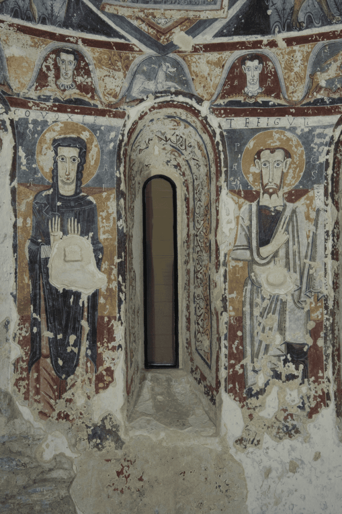 Virgin orans at sant vicenç d'estamariu