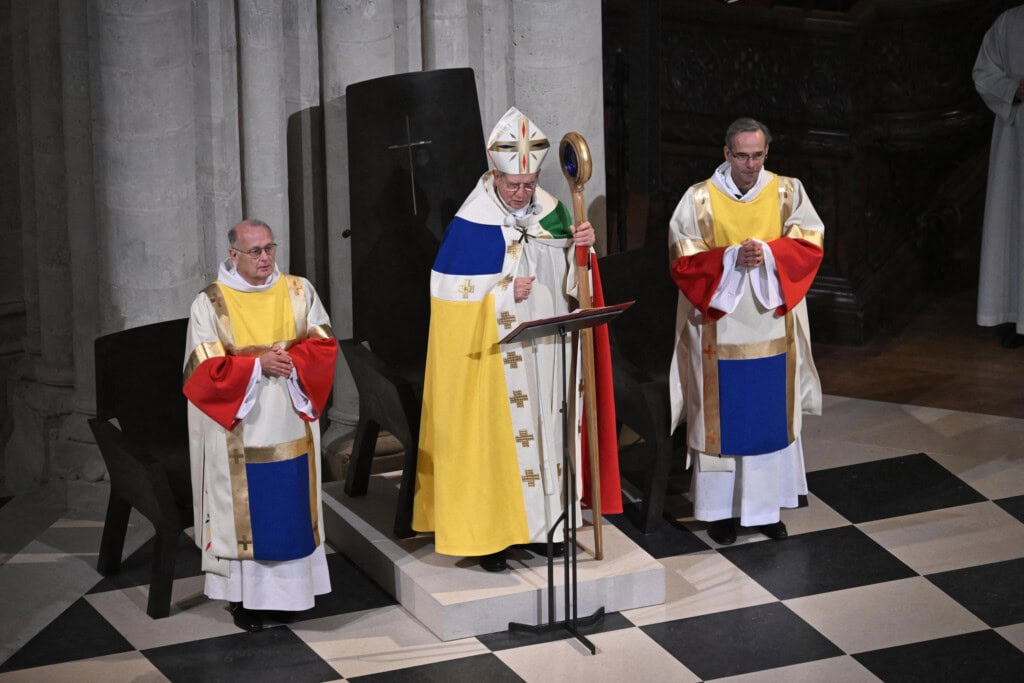 Notre dame de paris 2024 colours symbolism