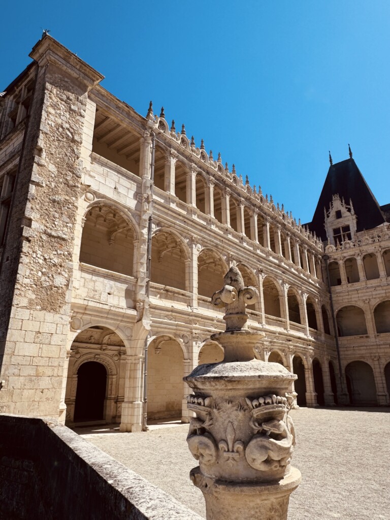 Ecclesia and Synagoga: Shekhinah and Mary Magdalene? From Strasbourg Cathedral to La Rochefoucauld Château de la Rochefoucauld chapel